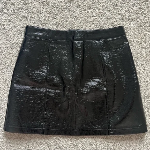 TOPSHOP Black Shiny PVC Fitted Mini Skirt with Front Zip - Picture 10 of 12